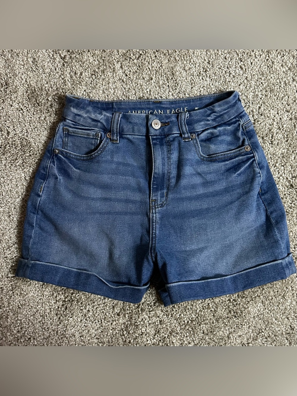 American Eagle Curvy Mom Short High Rise Stretch Cuffed Light Wash Blue 0 A342